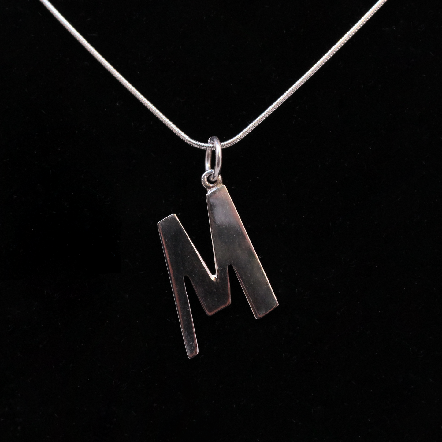 M collar plata